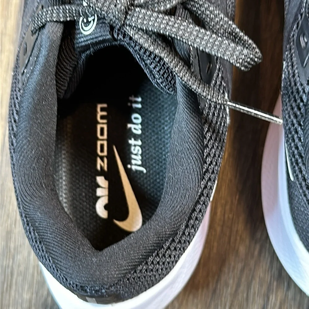 NWT Women Nike Air Zoom Pegasus Sneakers